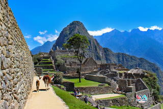 Tour of the Inca streets in Machu Picchu
